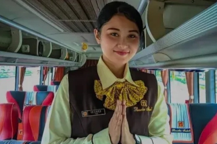 Ilustrasi rekomendasi lipstik ala pramugari sleeper bus.