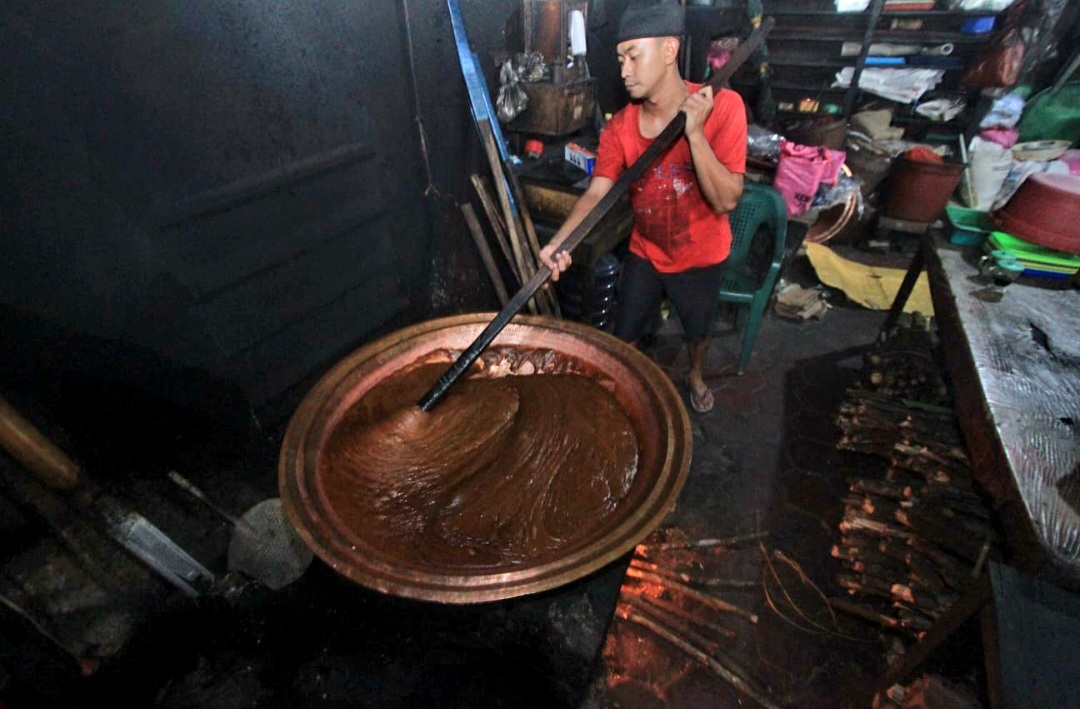 Proses pembuatan jenang secara tradisional di Magetan.