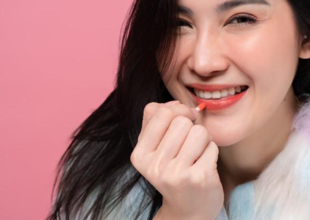 Ilustrasi rekomendasi lipstik wajib beli di tanggal gajian.