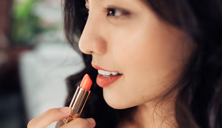 Ilustrasi rekomendasi lipstik untuk seorang marketing.