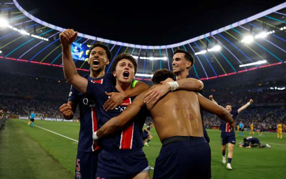 Para pemain PSG merayakan kemenangan di final UCL.