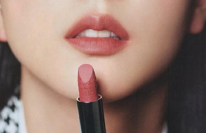 Ilustrasi rekomendasi lipstik Dior terbaik.