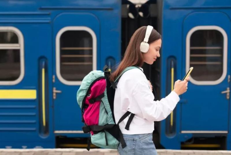 Traveling Madiun-Jogja lebih hemat naik kereta ini.