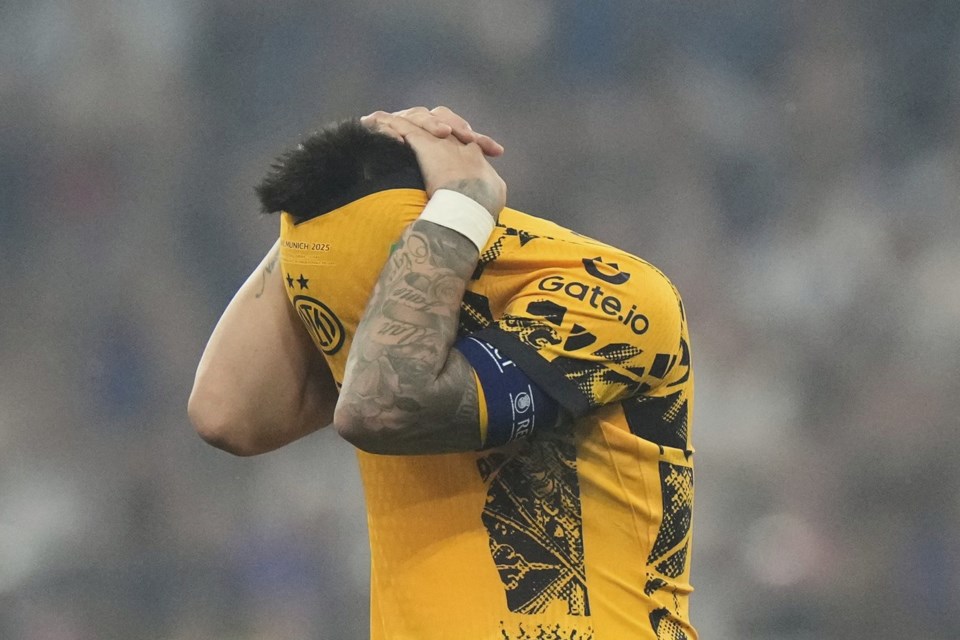 Ekspresi Kapten Inter Milan Lautaro Martinez usai kalah di Final Liga Champions melawan PSG.