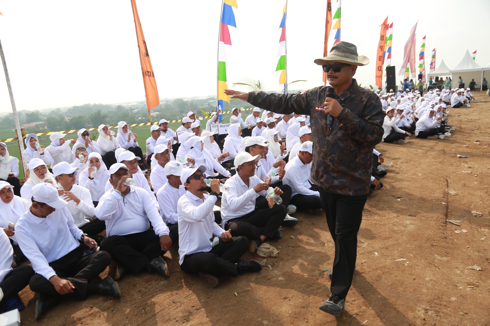 Wali Kota Madiun Maidi memberikan pembinaan langsung kepada ASN baru sebagai bentuk pembekalan tanggung jawab. FOTO: BAGAS BIMANTARA/RADAR MADIUN
