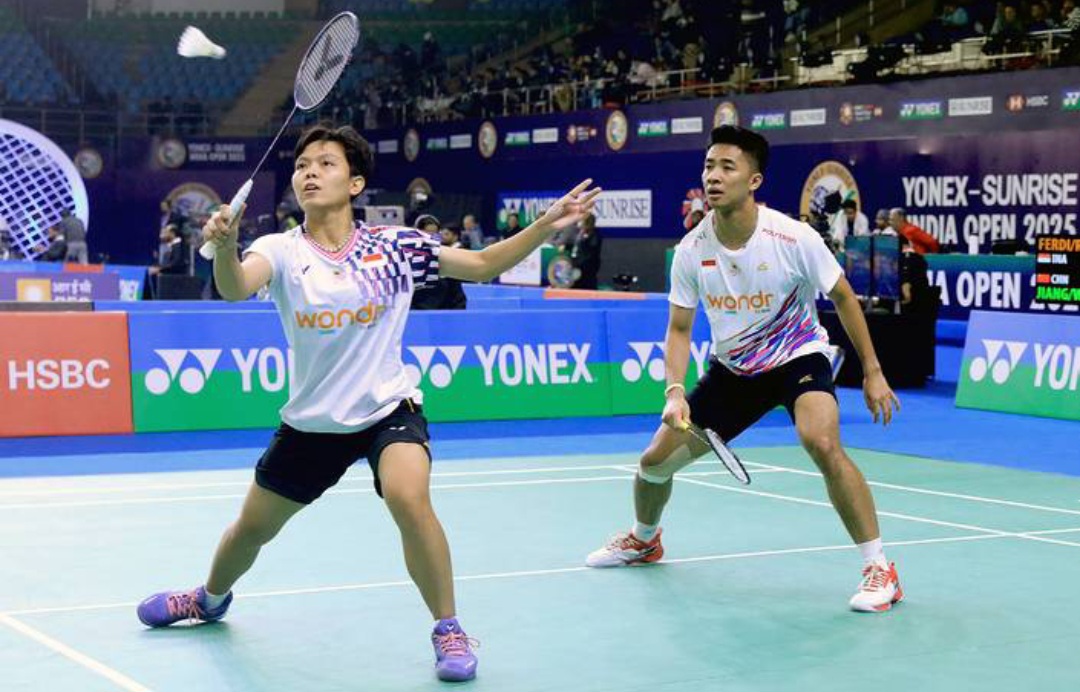 Dejan/Fadia hadapi unggulan Thailand, laga ketat menanti di Indonesia Open hari ini.