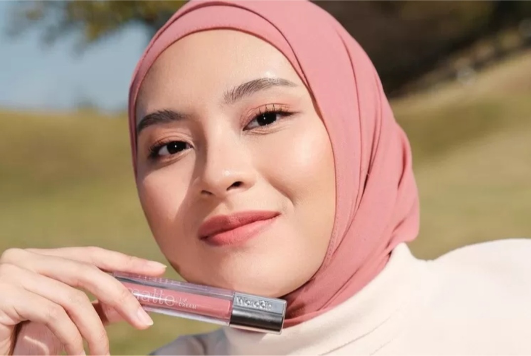 Ilustrasi rekomendasi lipstik matte untuk merayakan Idul Adha.