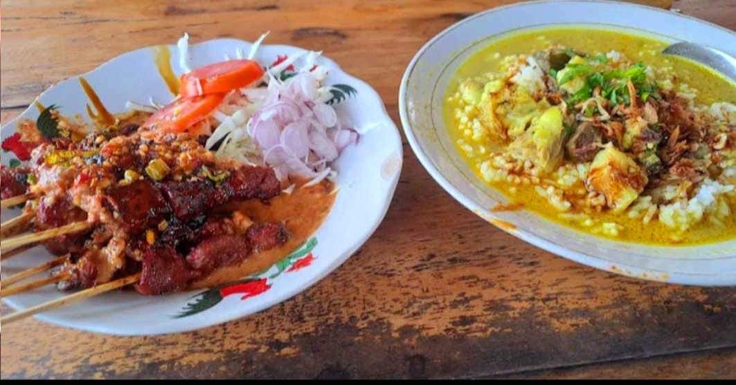 Sate kambing muda Dungus dikenal empuk dan gule gurih nan membekas.