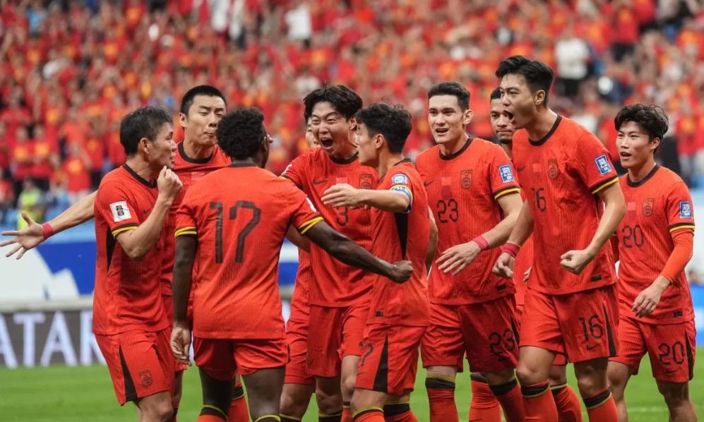 Para pemain China merayakan gol ke gawang Indonesia dalam lanjutan Kualifikasi Piala Dunia 2026.