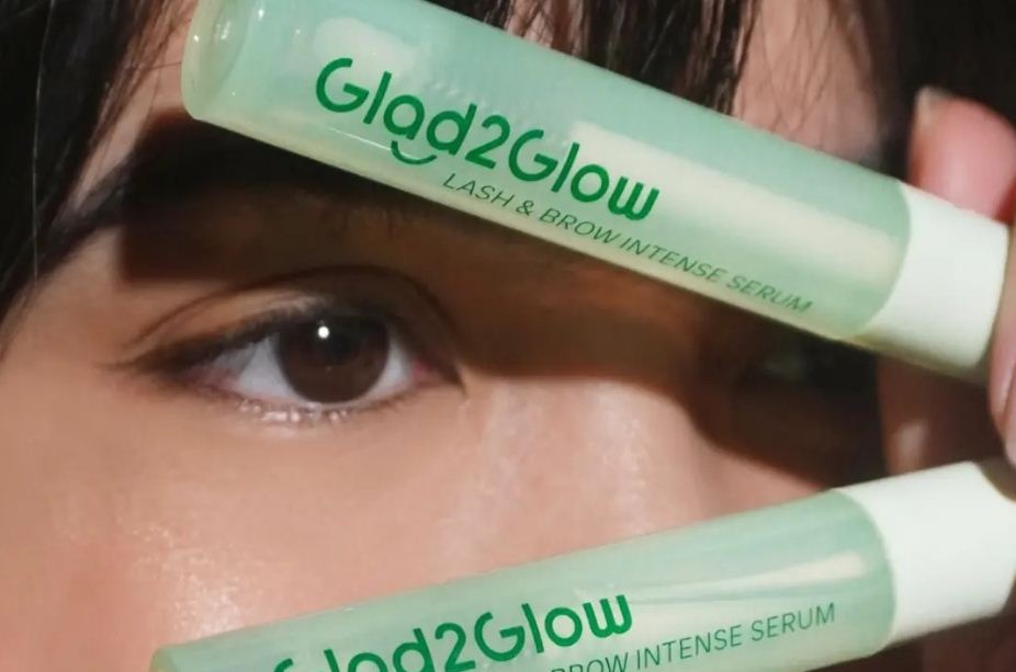 Serum Bulu Mata dan Alis Glad2Glow dapat review positif.