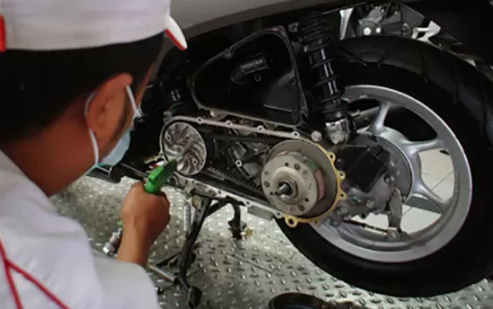 Ilustrasi mesin sepeda motor matic.