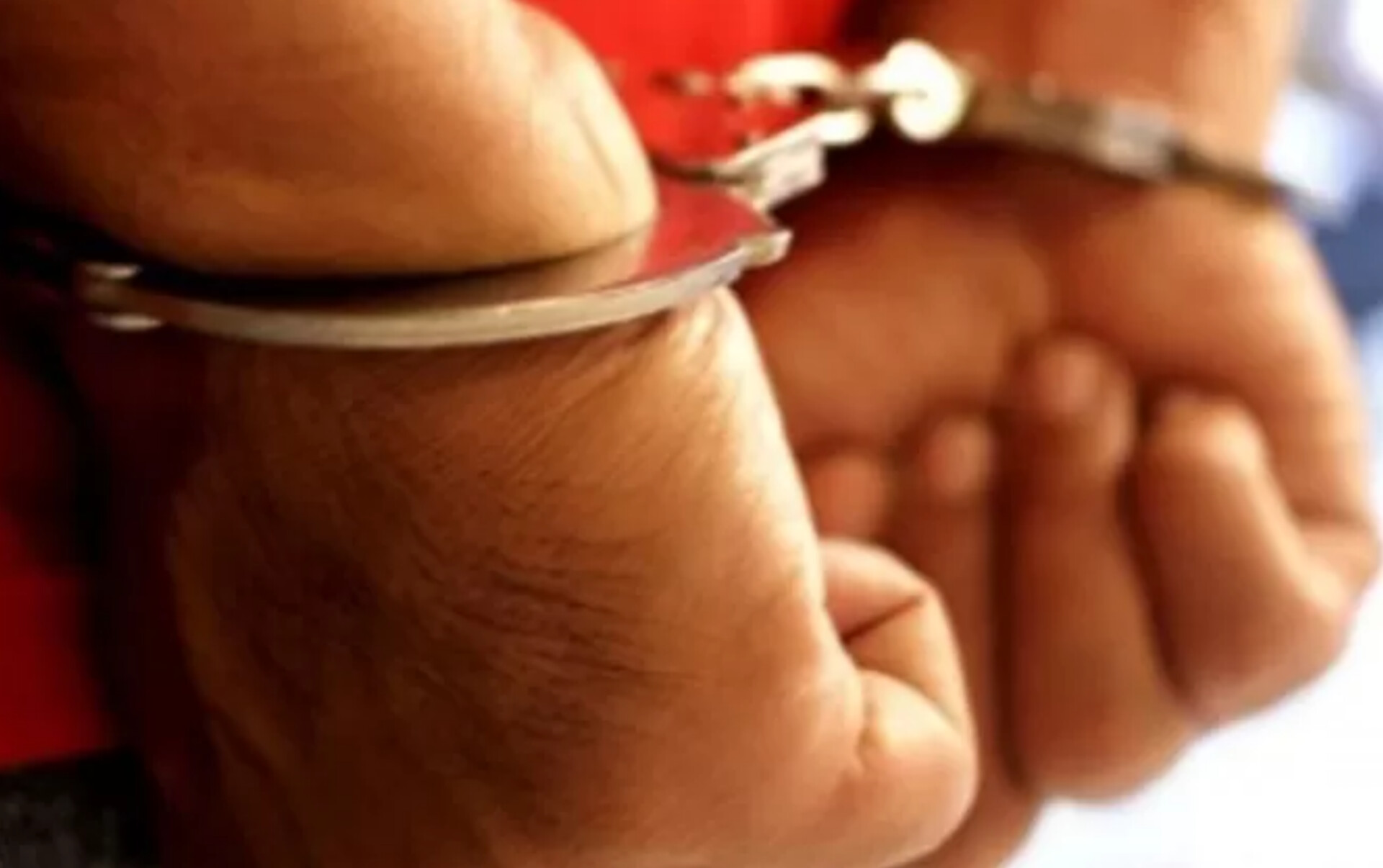 Polisi menangkap empat pria yang mengaku wartawan usai memeras pegawai Satpol PP Kota Madiun saat transaksi berlangsung. ILUSTRASI FOTO JAWA POS