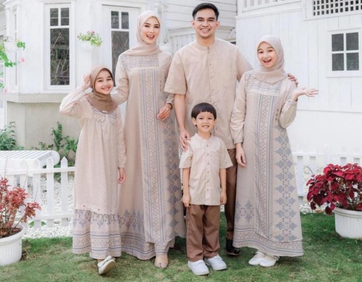 Sarimbit masih jadi tren busana muslim yang juga cocok untuk Idul Adha.