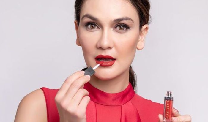 Ilustrasi lipstik aktris lokal salah satunya Luna Maya.