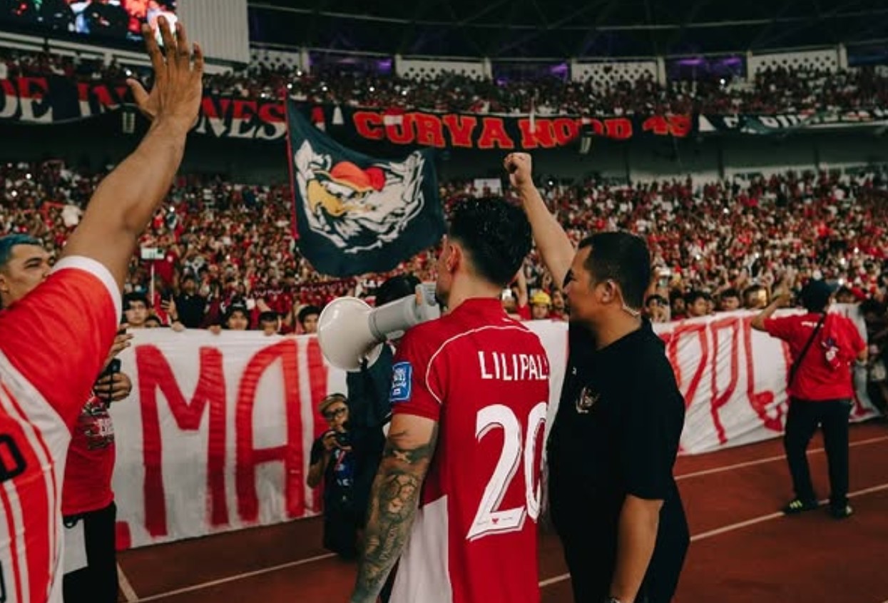 Stefano Lilipaly mendapat sambutan luar biasa dari suporter Garuda usai laga Indonesia vs China.