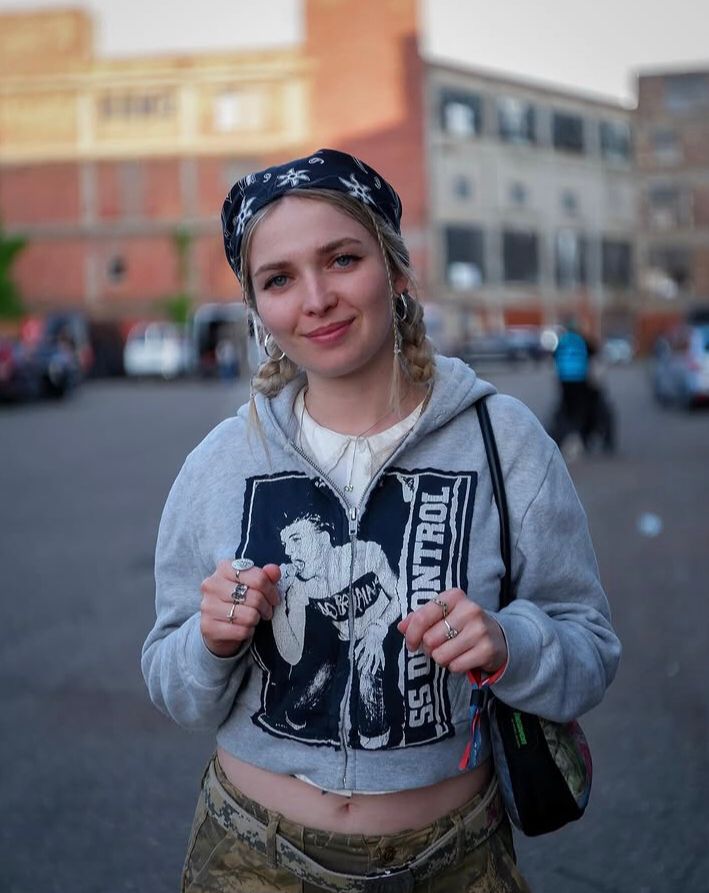 BERAMBUT PIRANG: Meg Mills jadi gitaris baru Turnstile.