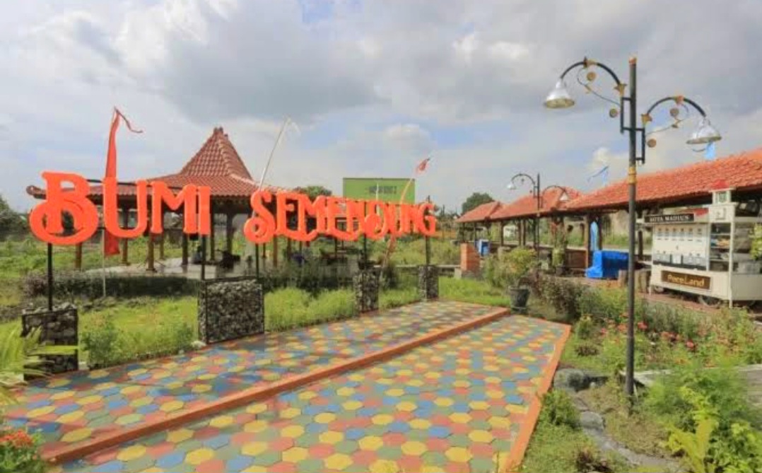 Nikmati suasana tenang dan kuliner segar di Bumi Semendung, wisata sawah populer Kota Madiun.