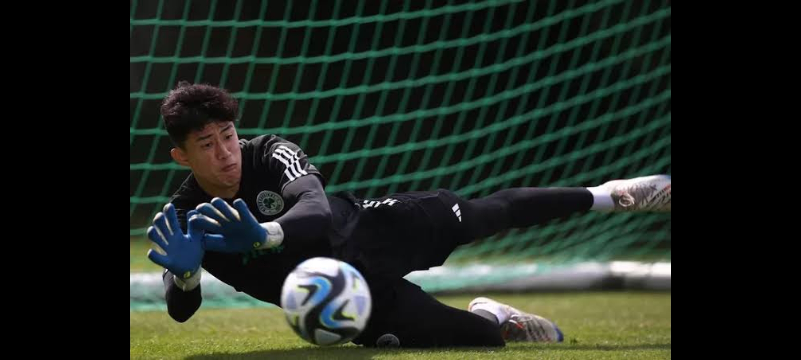 Cyrus Margono, kiper naturalisasi Indonesia, saat berseragam Panathinaikhos.