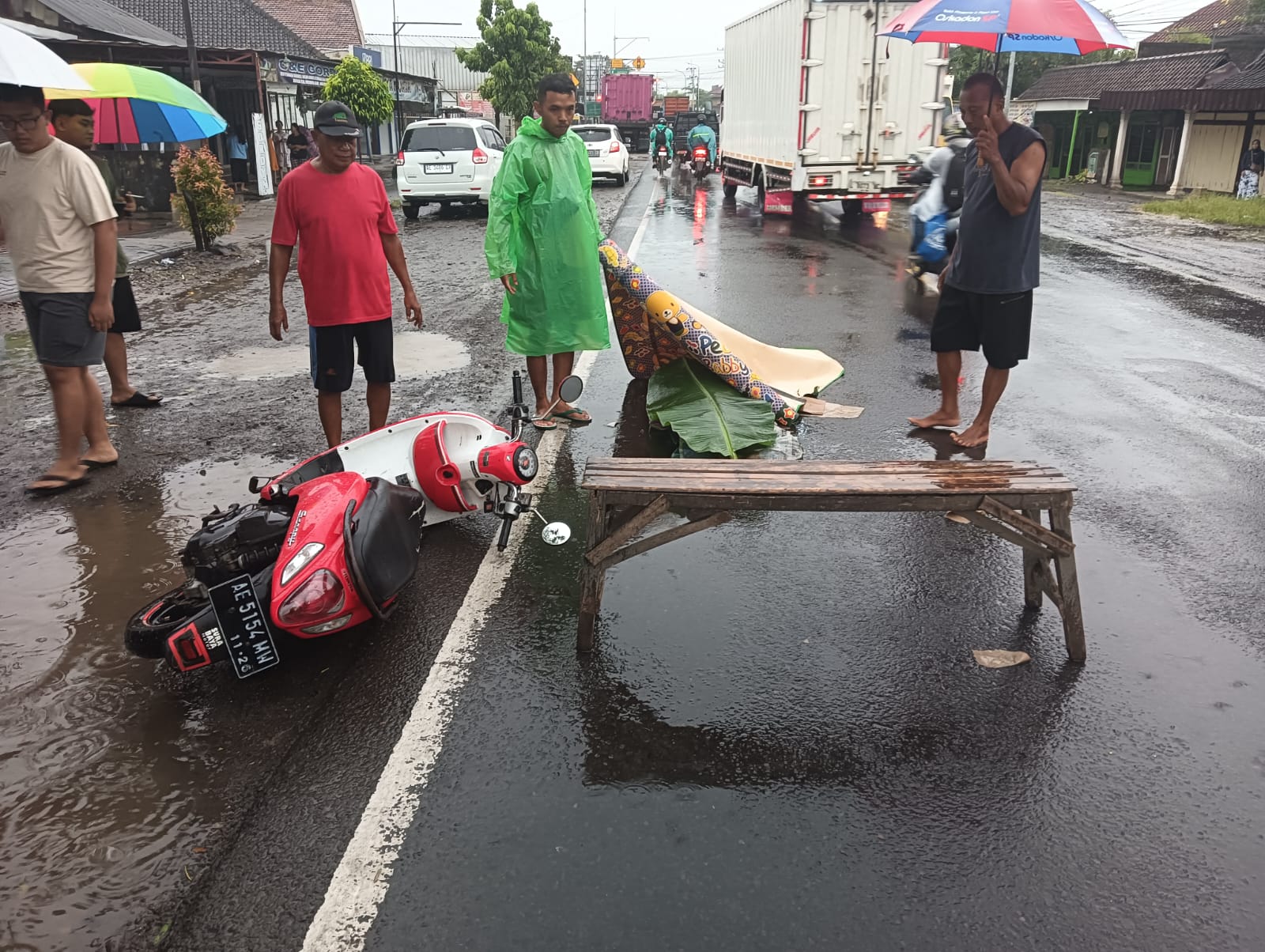 Lokasi kecelakaan maut di Desa Muneng, Pilangkenceng, tempat pemotor tewas setelah tergelincir dan terlindas truk. FOTO: ISTIMEWA