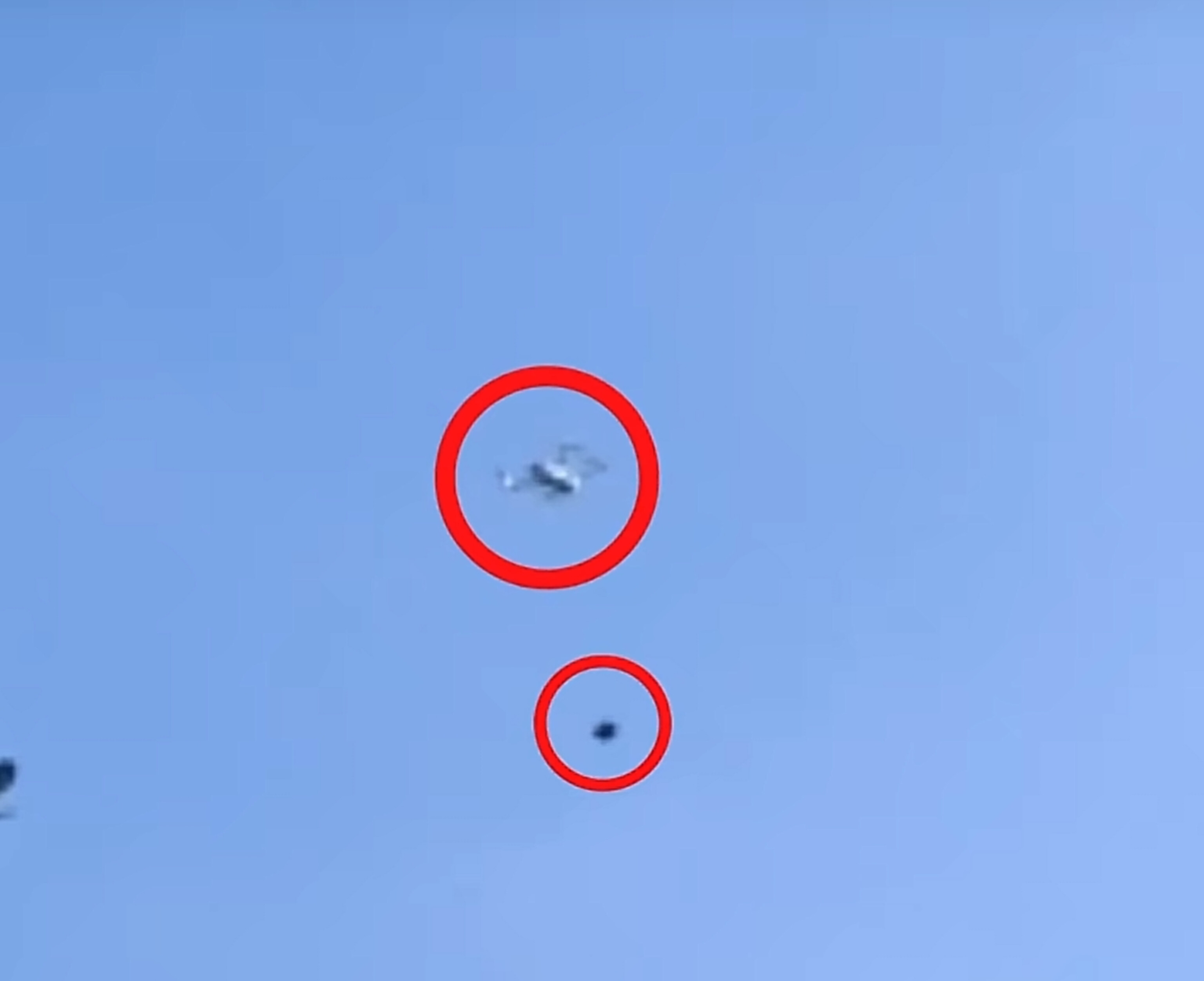 Petugas Lapas Narkotika Bandung mengamankan dua paket sabu seberat 25 gram yang dijatuhkan oleh drone ke blok hunian. FOTO: TANGKAPAN LAYAR