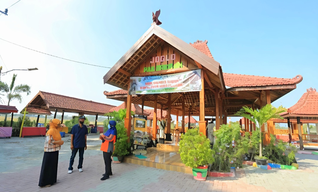 Joglo Palereman Kota Madiun tawarkan kuliner tradisional, kolam pancing, dan view sawah plus kereta api.