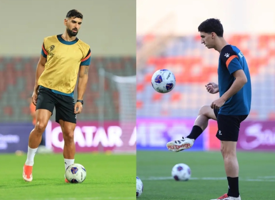Yaser Hamed dan Agust&iacute;n Manzur, selama latihan sebelum pertandingan melawan Oman.