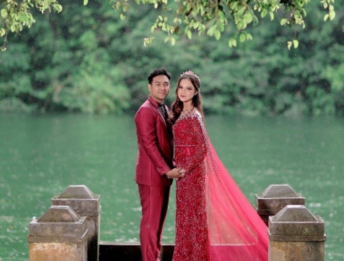 Ilustrasi prewedding di Magetan salah satunya Telaga Sarangan.