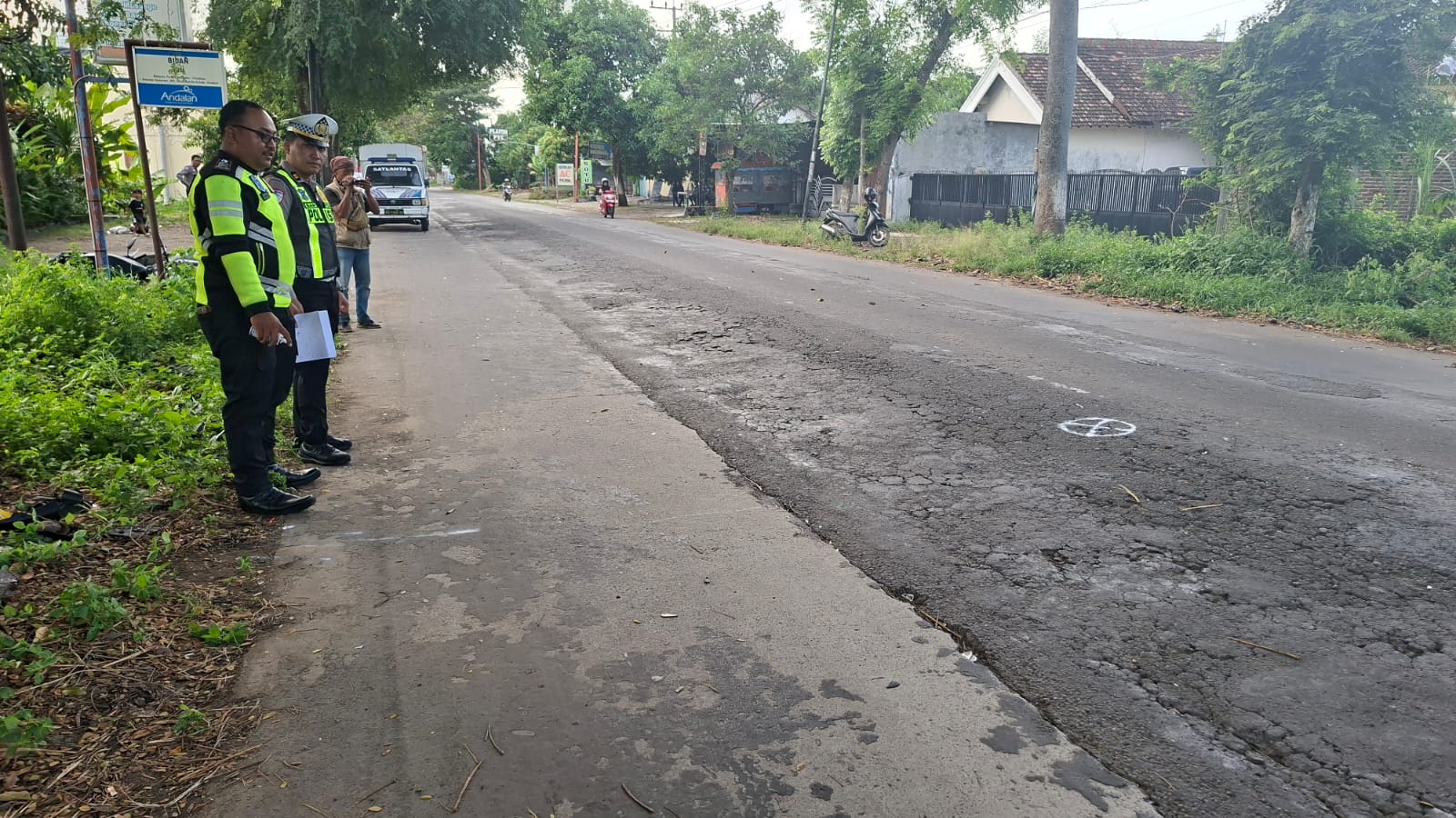 Lokasi kecelakaan beruntun di Jalan Kawedanan&ndash;Nguntoronadi yang menewaskan dua orang, Rabu pagi (11/6). FOTO: SATLANTAS POLRES MAGETAN