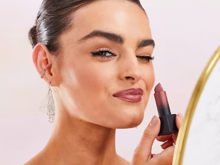 Ilustrasi lipstik matte cocok untuk pengantin malam pertama.