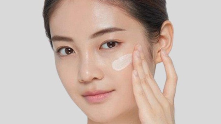 Ilustrasi rekomendasi primer makeup terbaik.