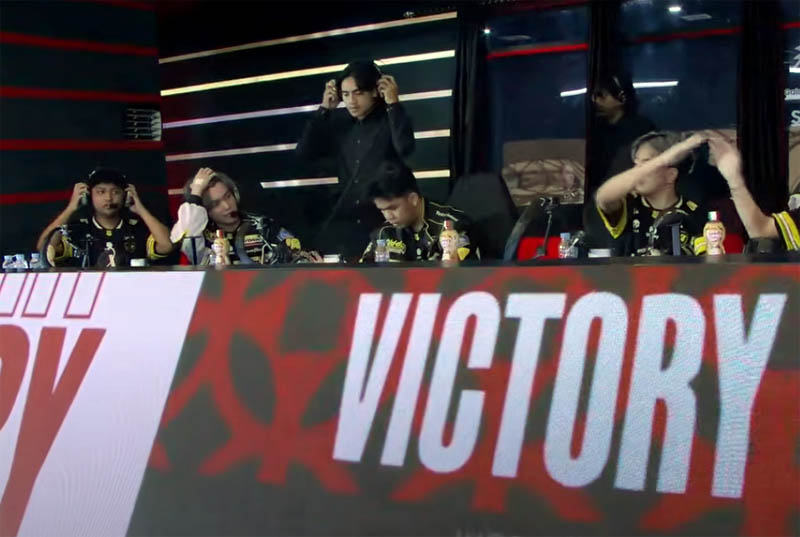 Jadlwan playoff MPL ID Season 15 hari kedua, Onic vs Geek di match pertama. Kairi cs menang. Sanz main ciamik.