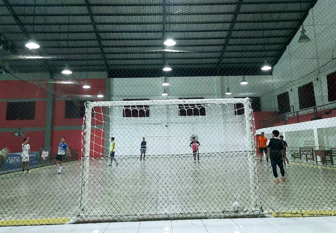 GOR Cendekia Unipma, cocok untuk Anda yang ingin bermain futsal di suasana edukatif dan bersih.