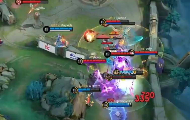 Momen teamfight Alter Ego vs Geek di game kedua babak playoff MPL ID Season 15 hari ketiga, Jumat 13 Jui 2025.