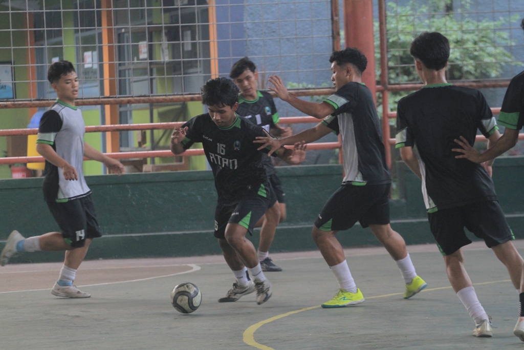 SERIUS: Para pemain Tim Futsal Magetan berlatih menjelang Porprov Jatim 2025.