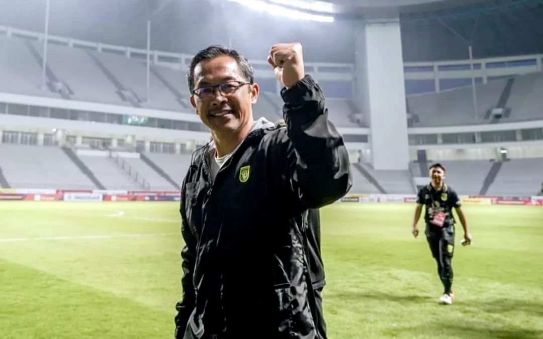 Coach Aji Santoso bakal kembali ke GBT membawa anak asuhnya di Persela Lamongan melawan Persebaya.