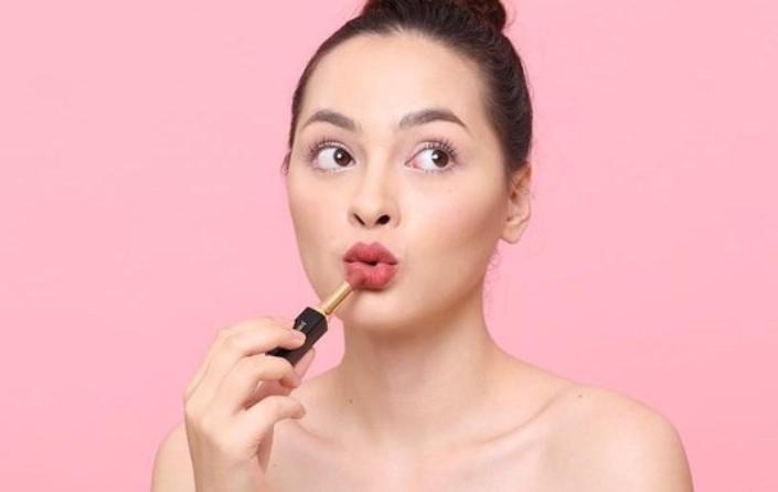 Ilustrasi warna lipstik dapat memengaruhi mood.