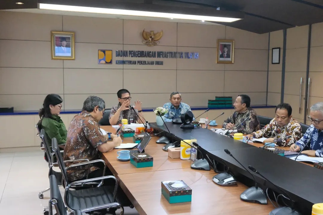 Bupati Indrata Nur Bayuaji bertemu Kepala BPIW Bob Arthur Lombogia untuk mengajukan usulan program infrastruktur di Jakarta.
