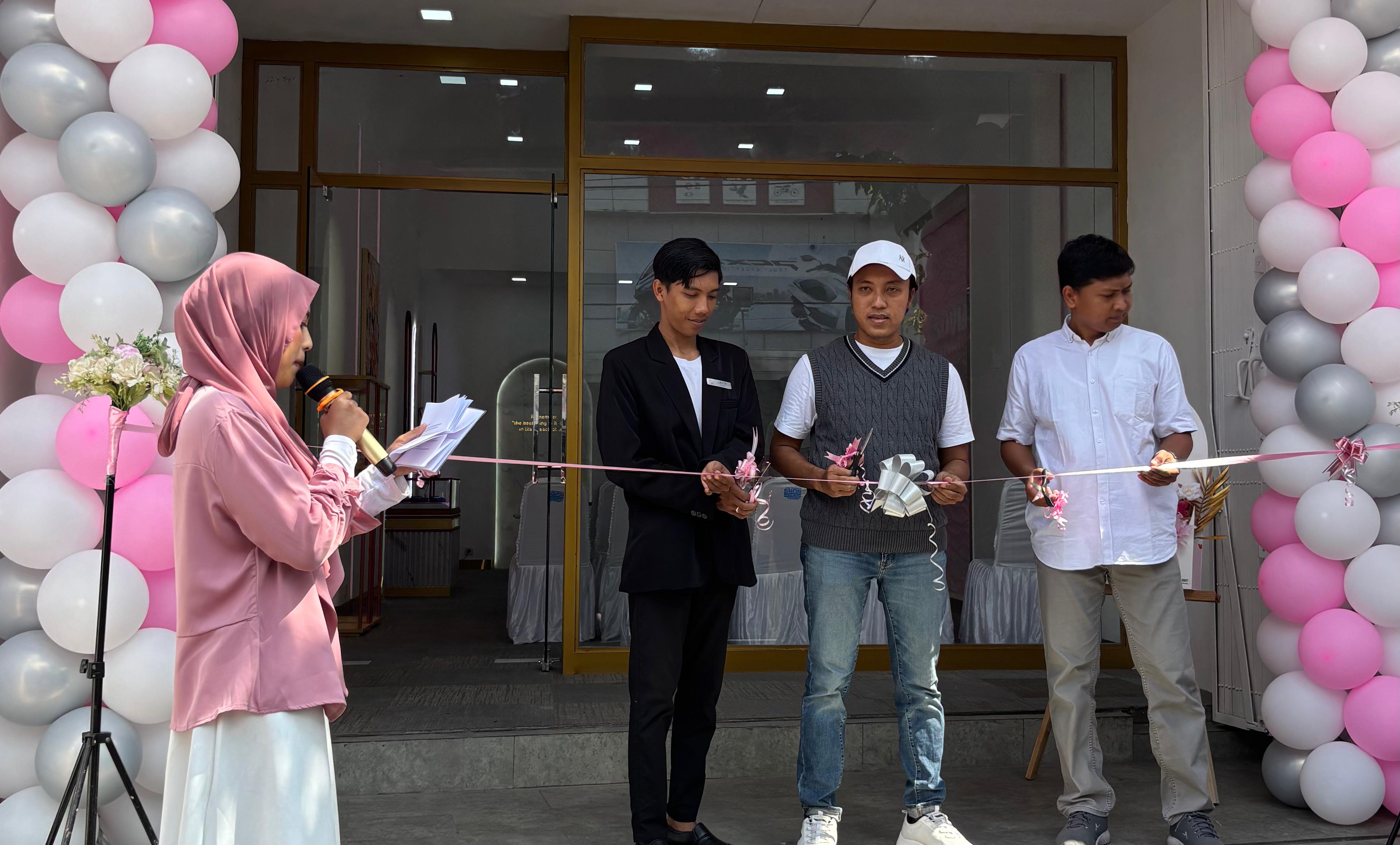 Reopening Sovia Jewelry di Jalan H Agus Salim, Kota Madiun.