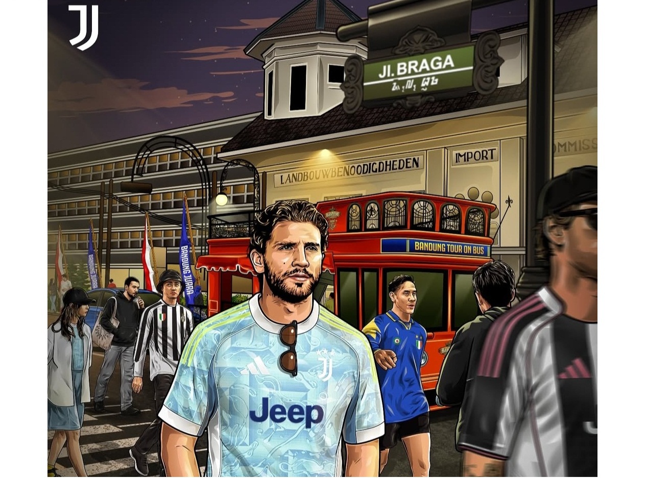 Juventus mengunggah sosok Locatelli pamer jersey tandang di Jalan Braga, Bandung.