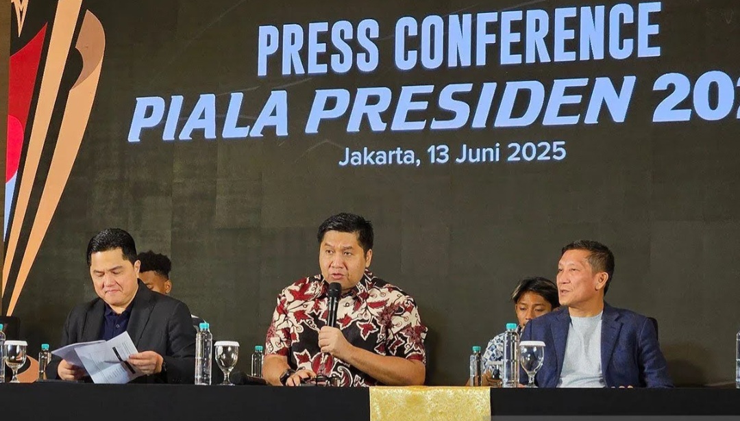 Ketua SC Piala Presiden 2025, Maruarar Sirait, sedang memberikan keterangan kepada awak media di Menara Danareksa, Gambir, Jakarta, Jumat (13/6/2025).