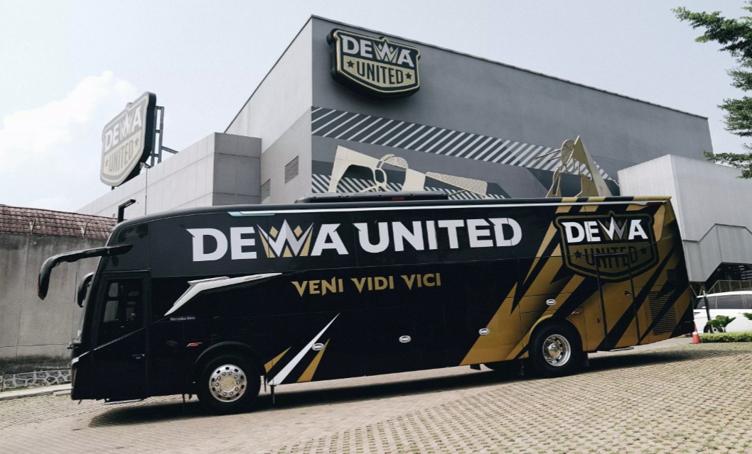 Dewa United luncurkan dua Jetbus5 MHD Mercedes-Benz untuk mendukung mobilitas tim.