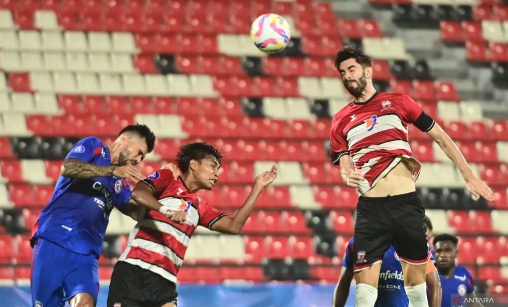 Pemain Madura United Pedro Monteiro saat beraksi di Liga 1.