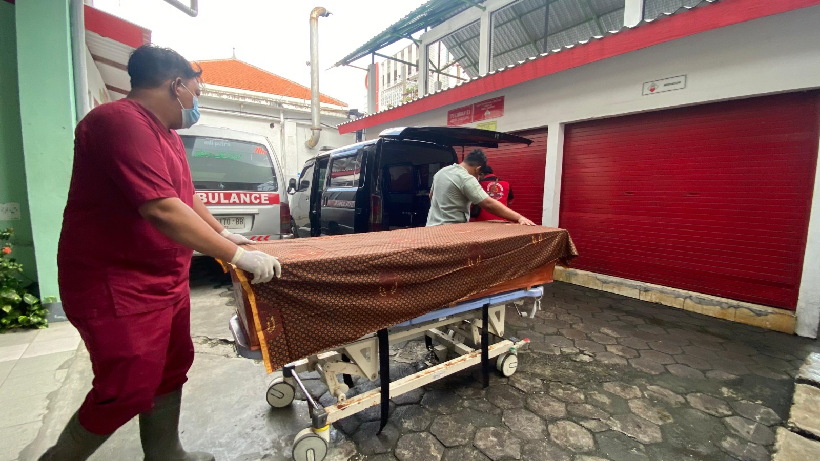 Polisi masih mendalami penyebab kematian Marijo, 84 tahun, yang tewas terbakar di dapur rumahnya. Outopsi sudah selesai. FOTO: DIAN RAHAYU/RADAR MADIUN