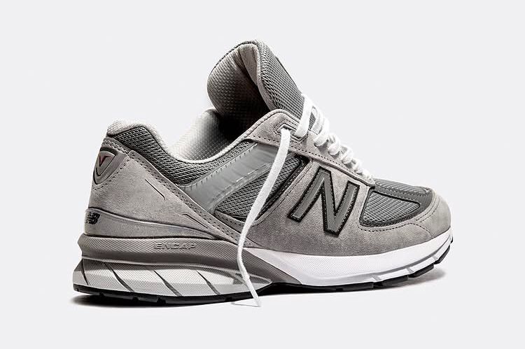 Gambar salah satu produk sepatu new balance.