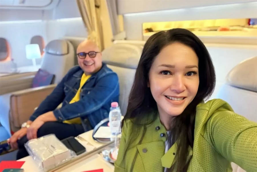 Maia Estianty pilih menemani suaminya, Irwan Mussry, berangkat bekerja ke Eropa. Ia dipastikan tidak hadir ke acara ngunduh mantu Al Ghazali dan Alyssa Daguise yang digelar Ahmad Dhani.