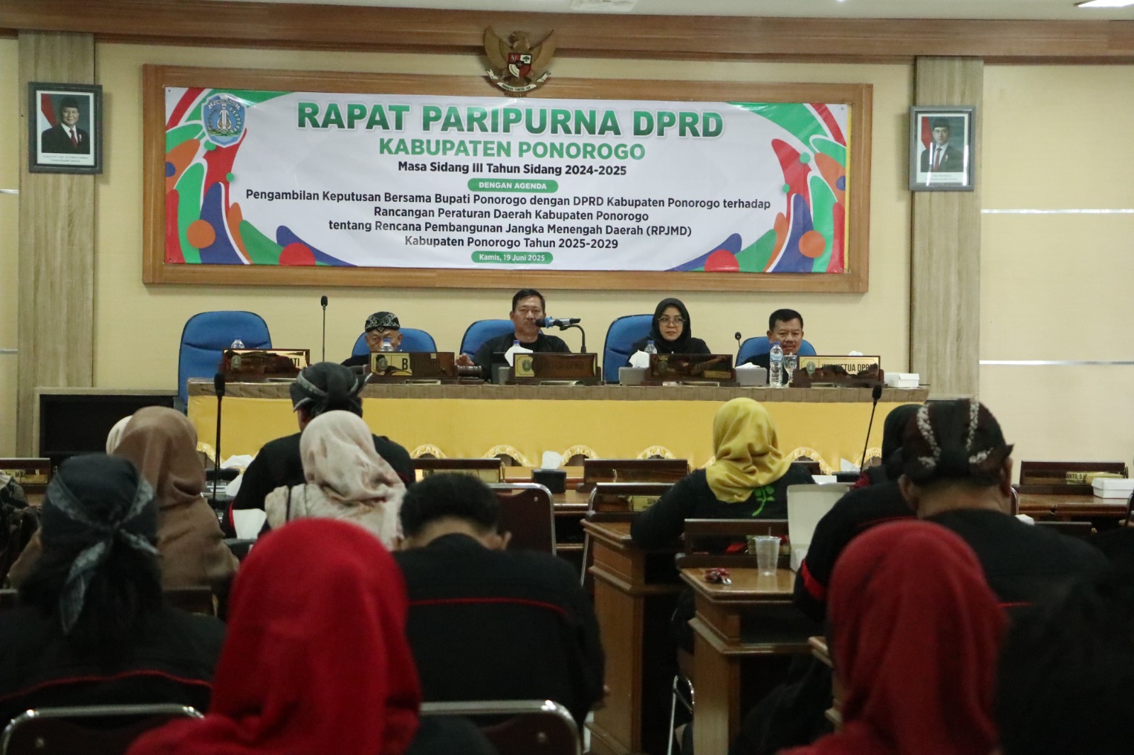 Sidang paripurna DPRD Ponorogo setujui Raperda RPJMD. Target 5 tahun naikkan PAD. FOTO: SUGENG DWI N/RADAR PONOROGO