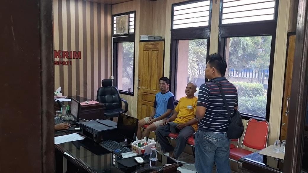 Seorang pria diduga dengan riwayat gangguan jiwa diamankan polisi karena kedapatan membawa kabur truk di Magetan. FOTO: APRILITA SARI/RADAR MAGETAN
