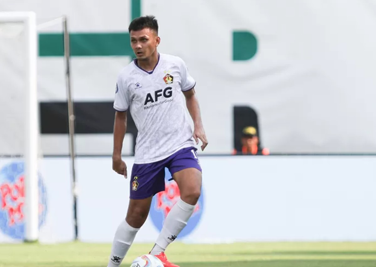Hamra Hehanusa, mantan bek serba bisa Persik dan Persija, gabung ke Persib Bandung.
