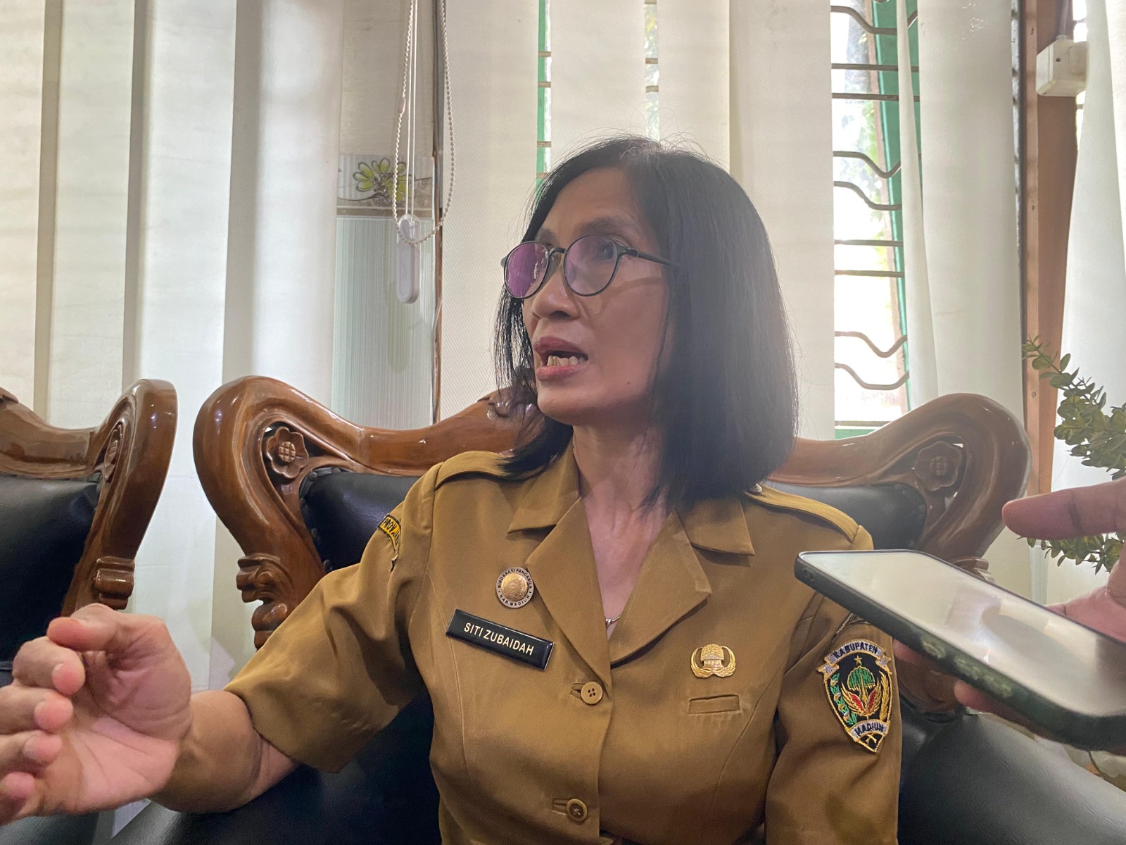 Kepala Dikbud Kabupaten Madiun Siti Zubaidah mempertimbangkan rencana regrouping bagi sekolah minim siswa. FOTO: DIAN RAHAYU/RADAR MADIUN