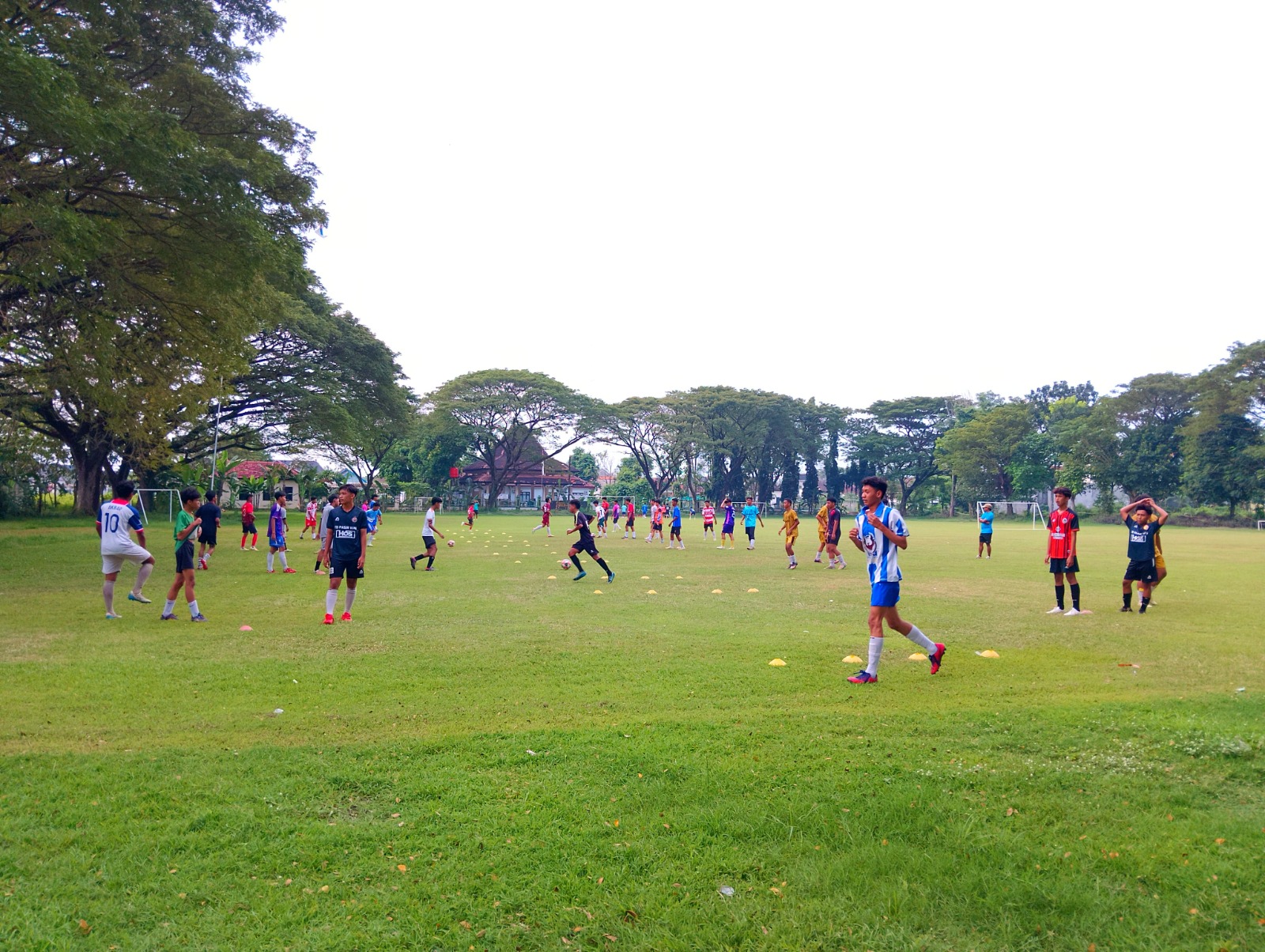 Persekama U-17 melakukan seleksi pemain yang akan dibawa untuk mengikuti Piala Soeratin U-17. FOTO: ASKAB PSSI MADIUN